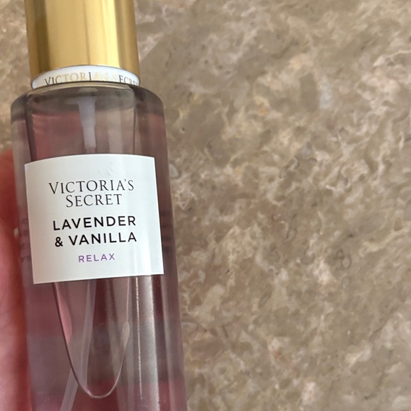 Victoria's Secret Lavender & Vanilla Relax Mist - Pink and Gold - Picture 2 of 5